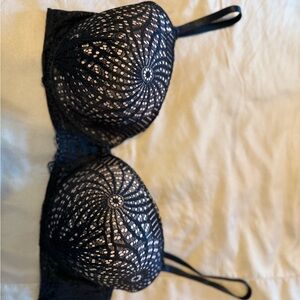 Chic Black push up Patterned Bra